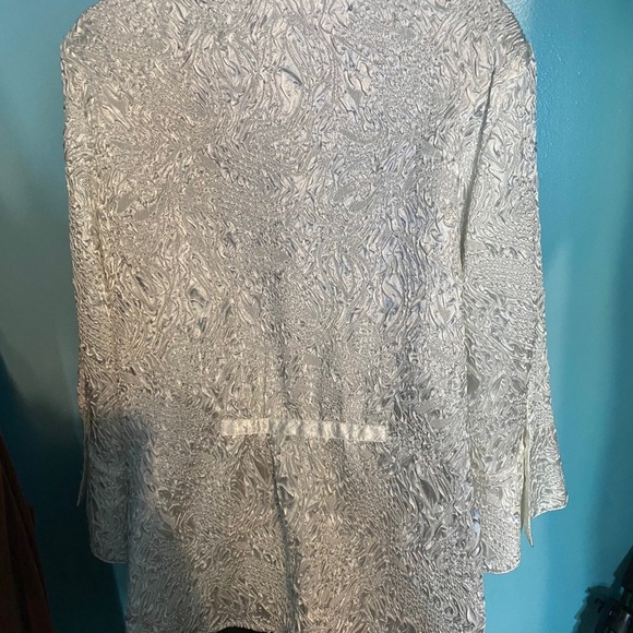 White button up blouse - Picture 2 of 5